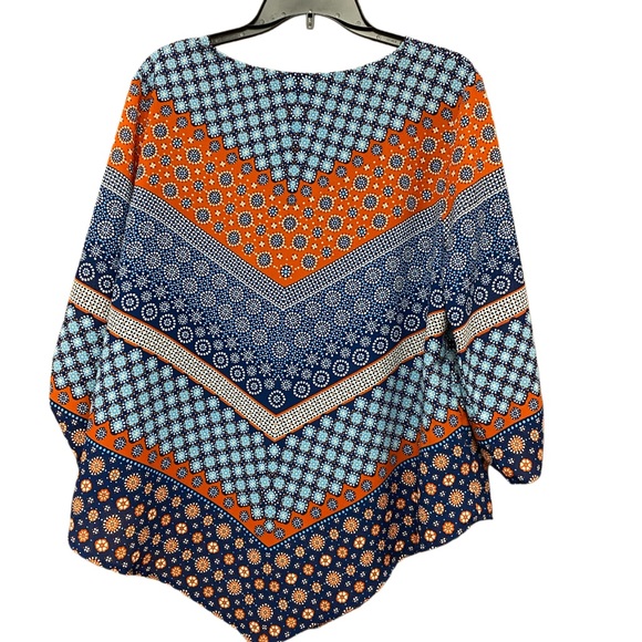 NWOT LADIES. BLOUSE - Picture 2 of 6